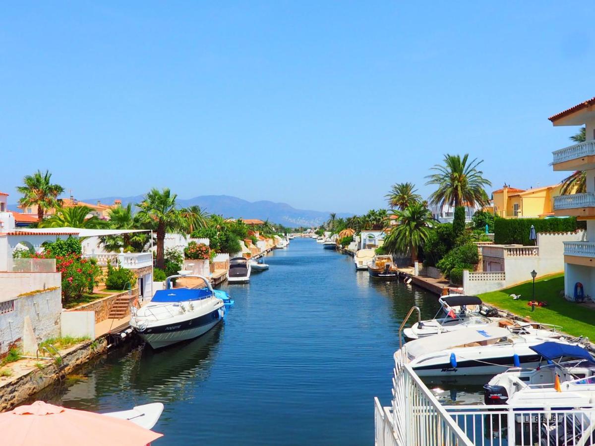 Holiday Home Requesens Canal Empuriabrava Exterior foto